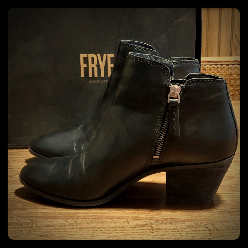 Frye Judith Zip bootie